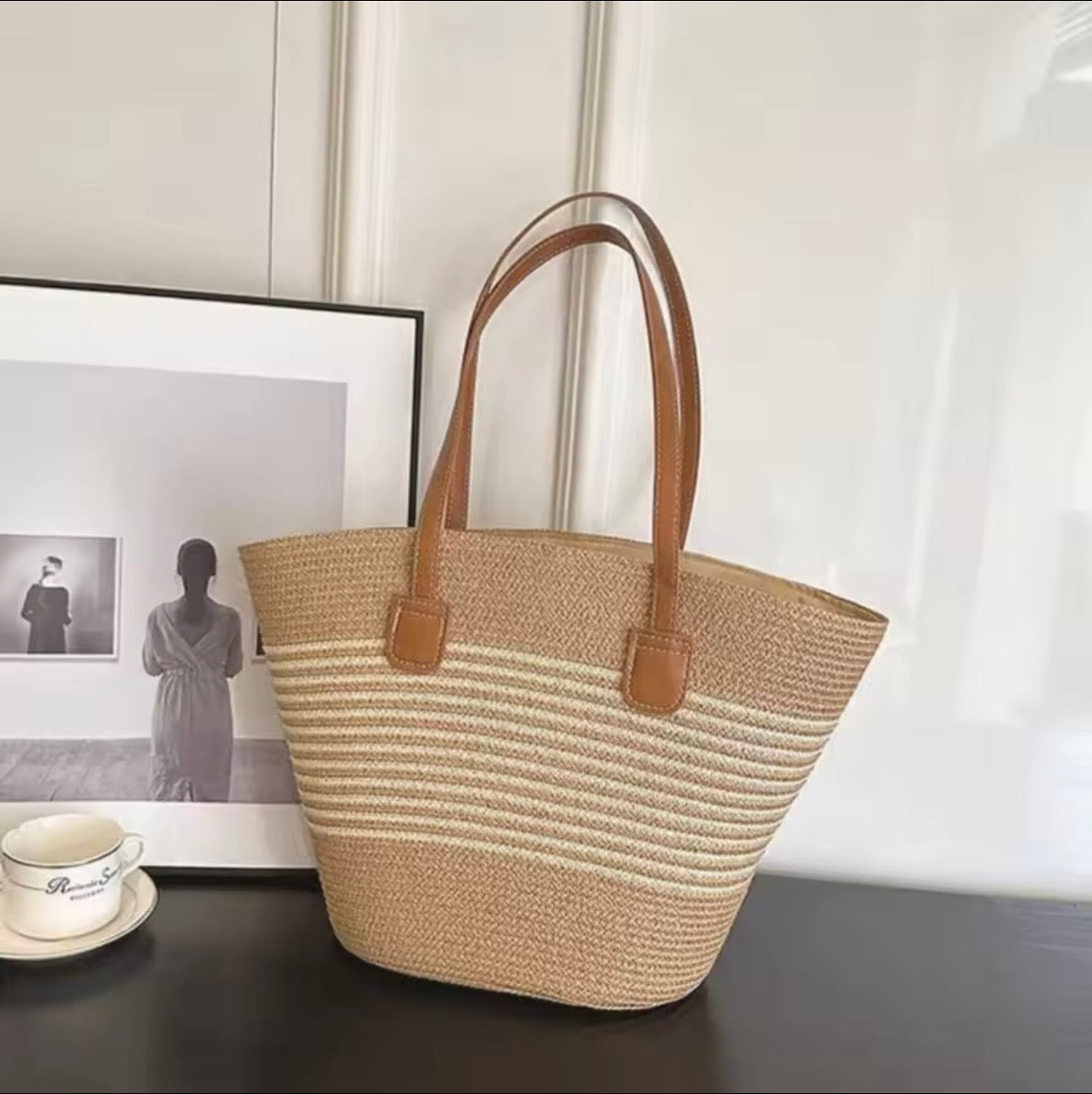 Elegant Women’s Handbag – Intricately Woven Design