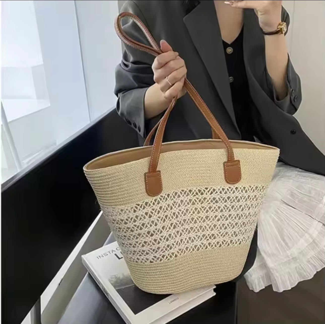 Elegant Women’s Handbag – Intricately Woven Design