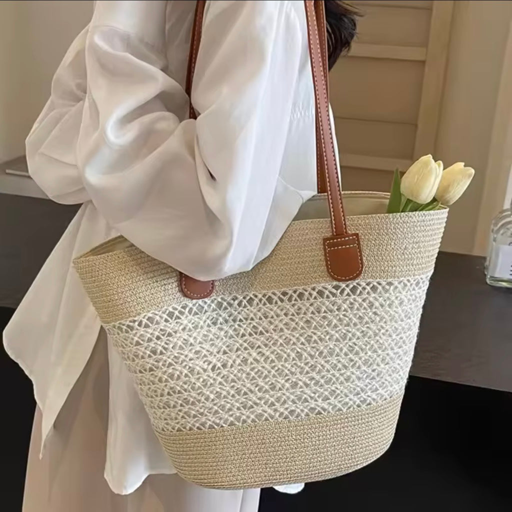 Elegant Women’s Handbag – Intricately Woven Design