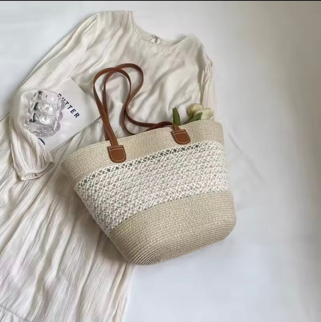 Elegant Women’s Handbag – Intricately Woven Design